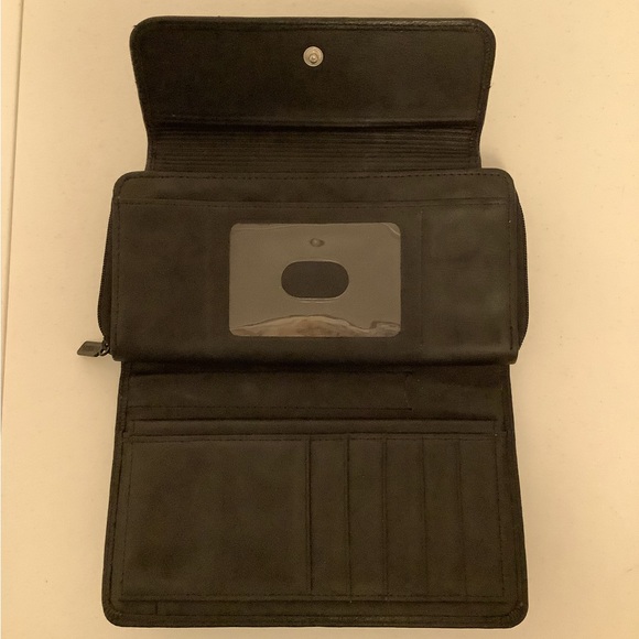 Button Wallet - Picture 2 of 3